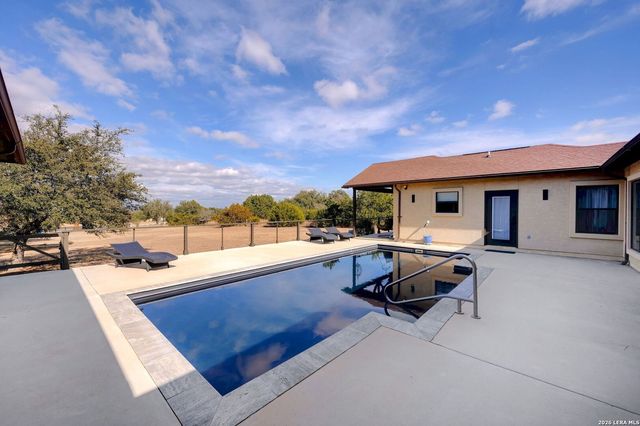 117 Las Nueves, Blanco, TX 78606