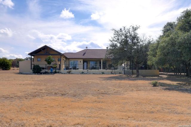 117 Las Nueves, Blanco, TX 78606