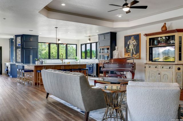 117 Las Nueves, Blanco, TX 78606