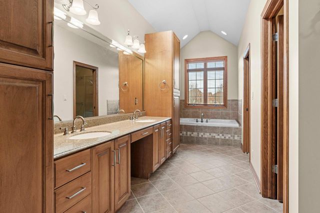 29 81st Avenue, Schererville, IN 46375