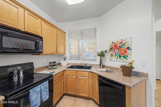 16902 S CEDARWOOD Lane, Phoenix, AZ 85048