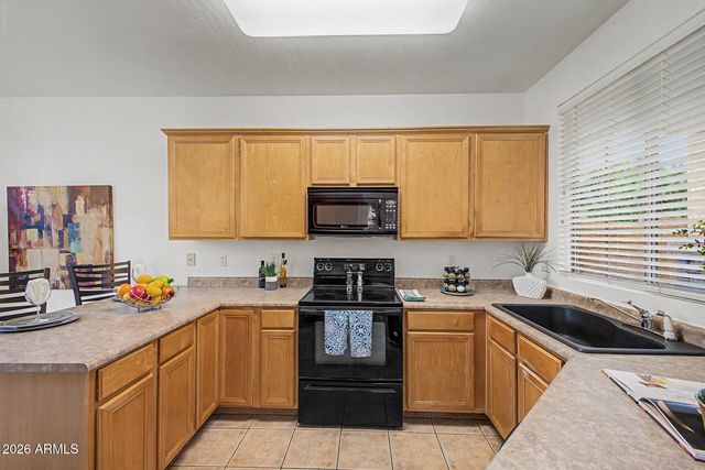 16902 S CEDARWOOD Lane, Phoenix, AZ 85048
