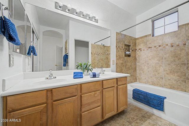 16902 S CEDARWOOD Lane, Phoenix, AZ 85048