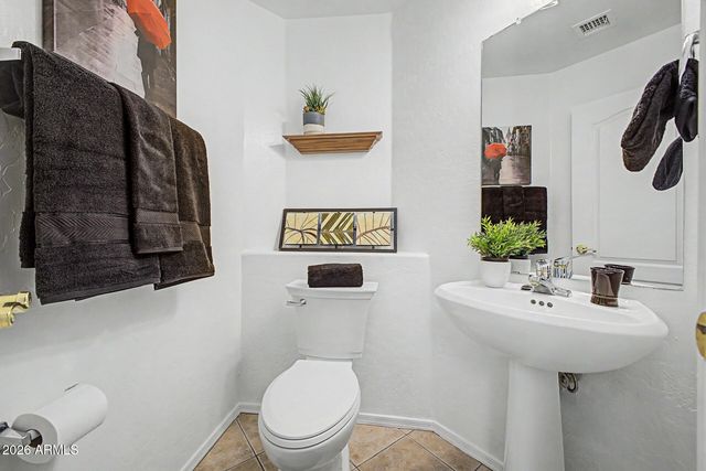 16902 S CEDARWOOD Lane, Phoenix, AZ 85048