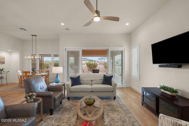 1948 N Star View Lane, Green Valley, AZ 85614