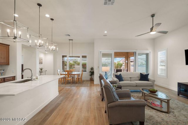 1948 N Star View Lane, Green Valley, AZ 85614
