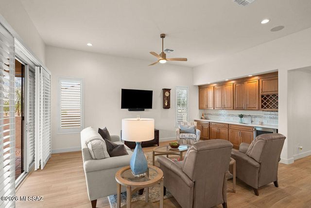 1948 N Star View Lane, Green Valley, AZ 85614