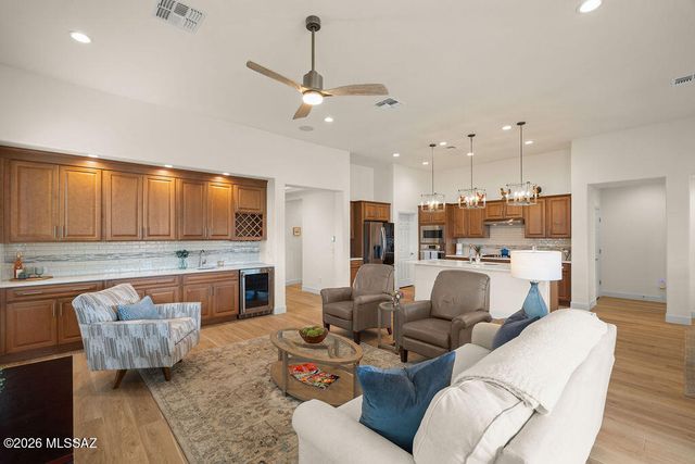 1948 N Star View Lane, Green Valley, AZ 85614