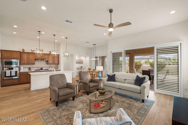 1948 N Star View Lane, Green Valley, AZ 85614