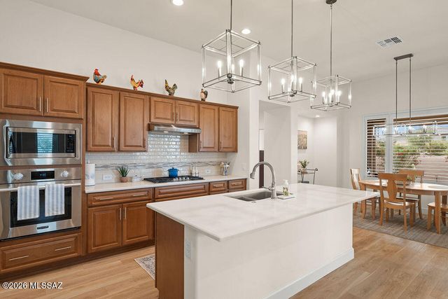 1948 N Star View Lane, Green Valley, AZ 85614