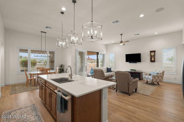 1948 N Star View Lane, Green Valley, AZ 85614