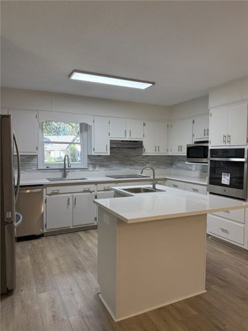 100 cay Trace, Brunswick, GA 31525