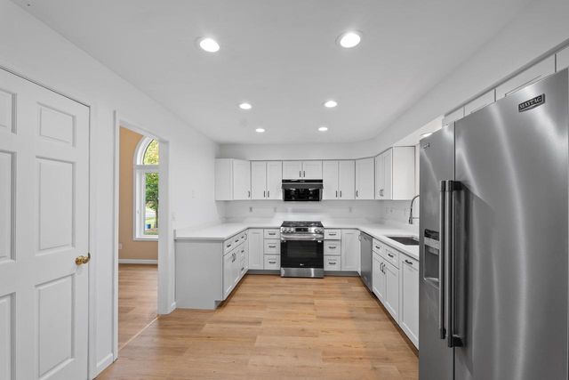 205 E Verleen Avenue, Waunakee, WI 53597