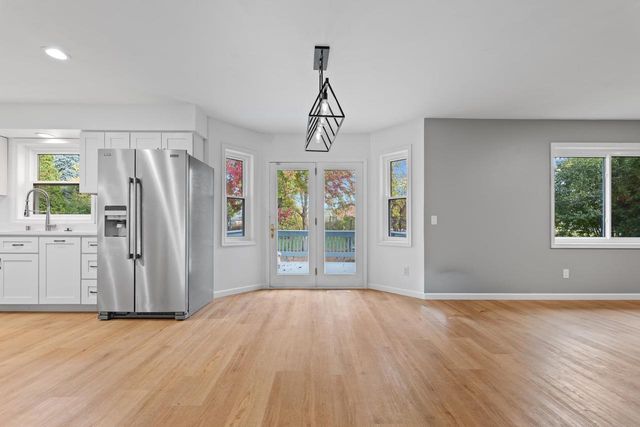 205 E Verleen Avenue, Waunakee, WI 53597