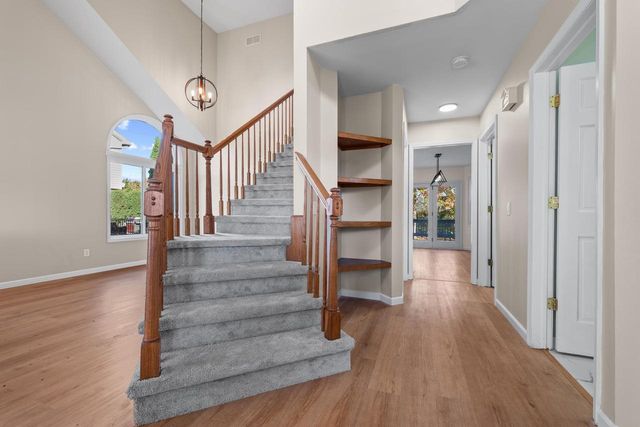 205 E Verleen Avenue, Waunakee, WI 53597