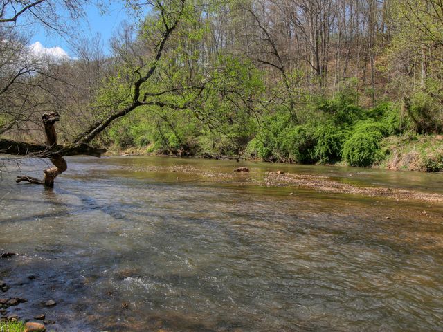 498 Meeks RD, Penhook, VA 24137