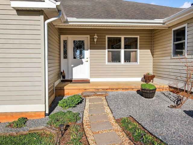 498 Meeks RD, Penhook, VA 24137