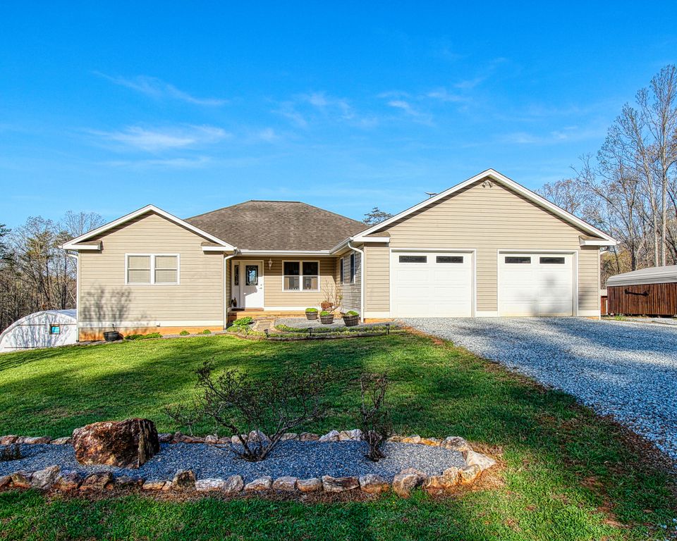 498 Meeks RD, Penhook, VA 24137