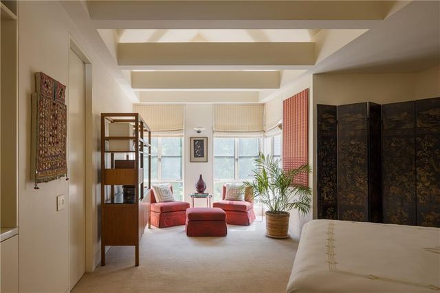 5801 Oakwood Road, Mission Hills, KS 66208