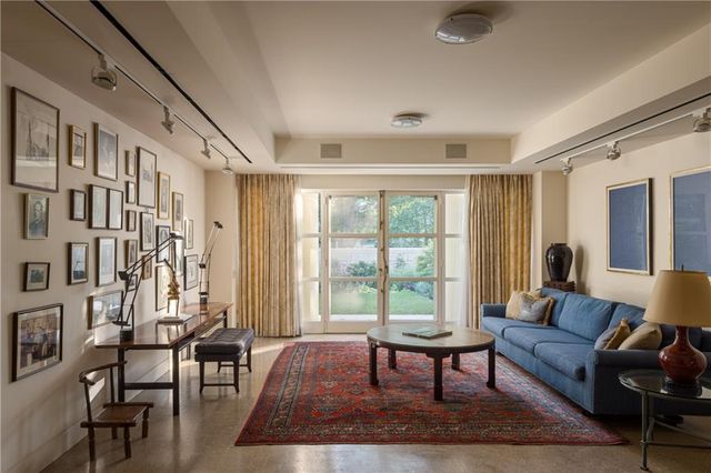 5801 Oakwood Road, Mission Hills, KS 66208