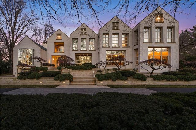 5801 Oakwood Road, Mission Hills, KS 66208