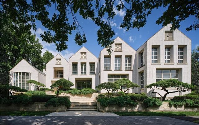 5801 Oakwood Road, Mission Hills, KS 66208