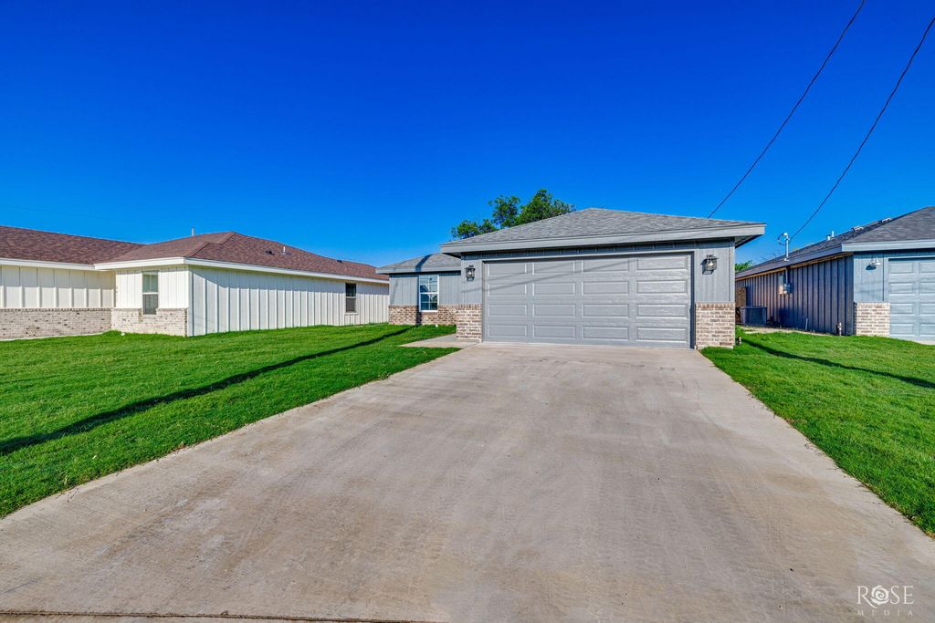 Image 3 of property listing at 3615 Grape Creek Road, San Angelo, TX 76903