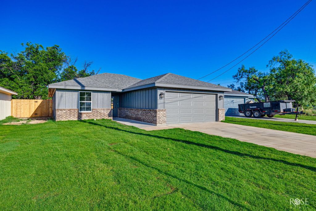 Image 4 of property listing at 3615 Grape Creek Road, San Angelo, TX 76903