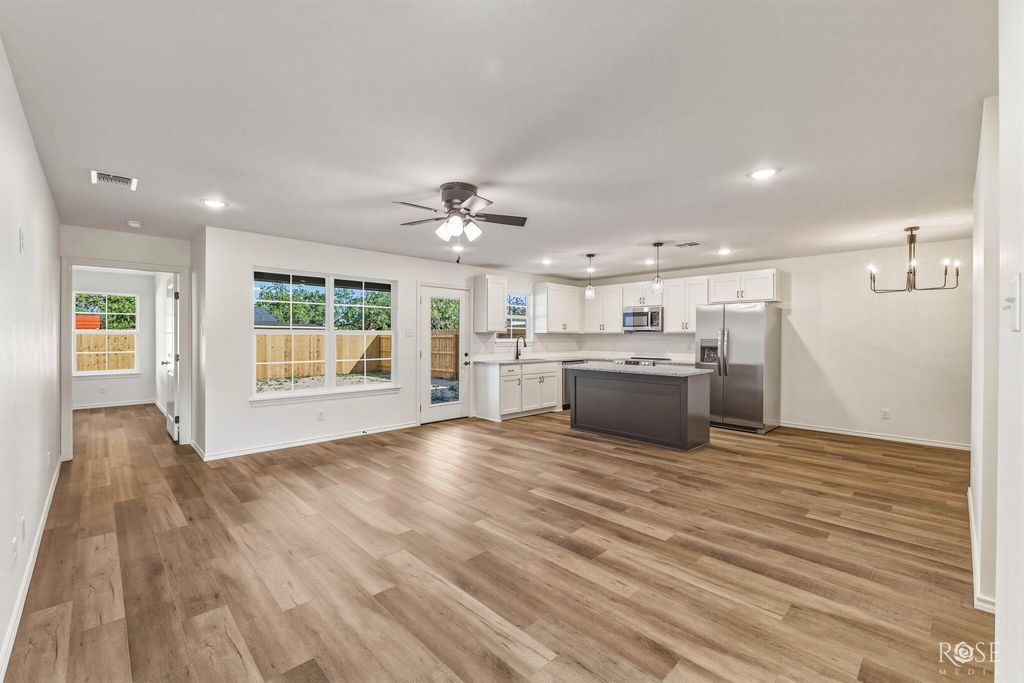 Image 7 of property listing at 3615 Grape Creek Road, San Angelo, TX 76903