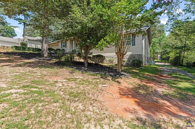 102 Crestwood Circle, Centerville, GA 31028