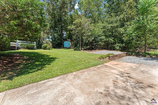 102 Crestwood Circle, Centerville, GA 31028
