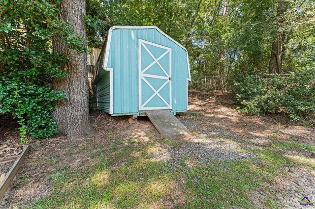 102 Crestwood Circle, Centerville, GA 31028