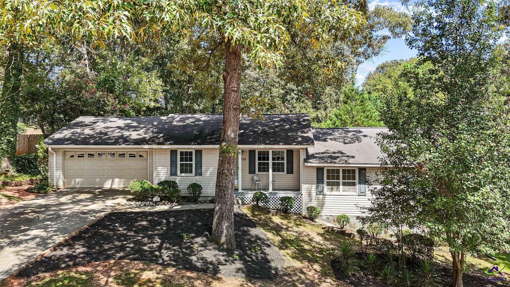102 Crestwood Circle, Centerville, GA 31028