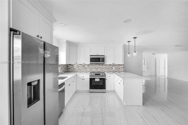 9242 SW 18th Road, Boca Raton, FL 33428