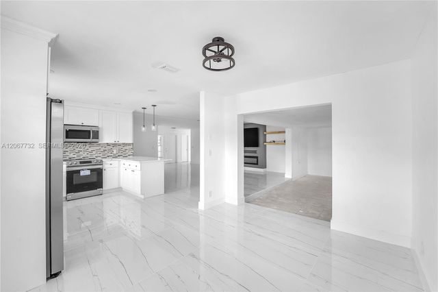 9242 SW 18th Road, Boca Raton, FL 33428