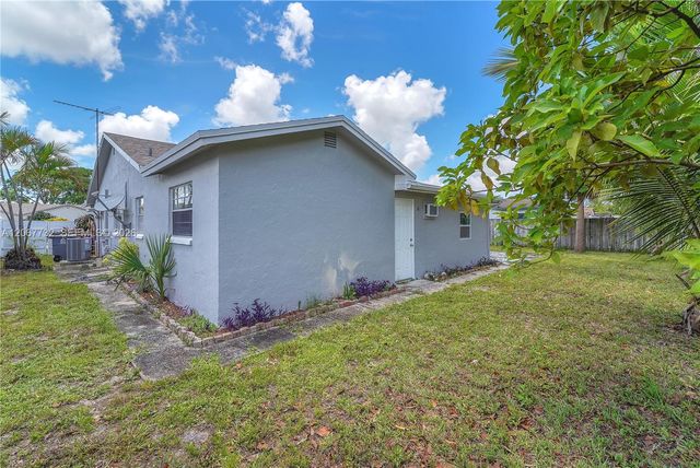 9242 SW 18th Road, Boca Raton, FL 33428