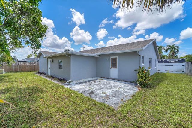 9242 SW 18th Road, Boca Raton, FL 33428
