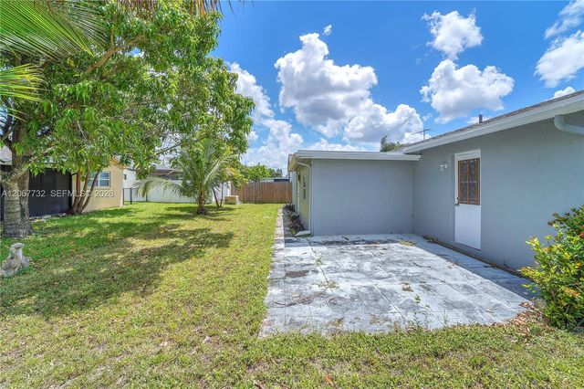 9242 SW 18th Road, Boca Raton, FL 33428