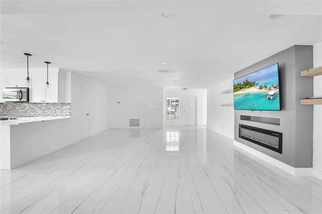 9242 SW 18th Road, Boca Raton, FL 33428