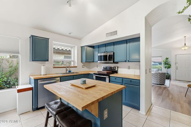 2432 W OBERLIN Way, Phoenix, AZ 85085