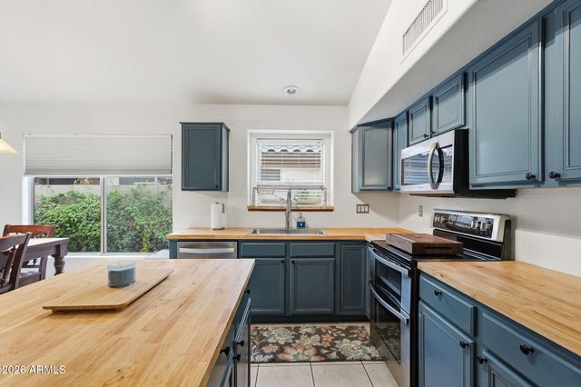 2432 W OBERLIN Way, Phoenix, AZ 85085