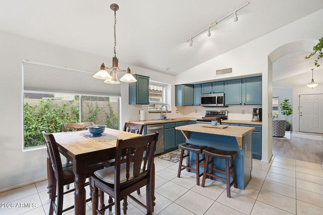 2432 W OBERLIN Way, Phoenix, AZ 85085