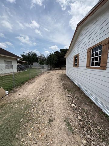 41 Rincon Road, Escobares, TX 78584