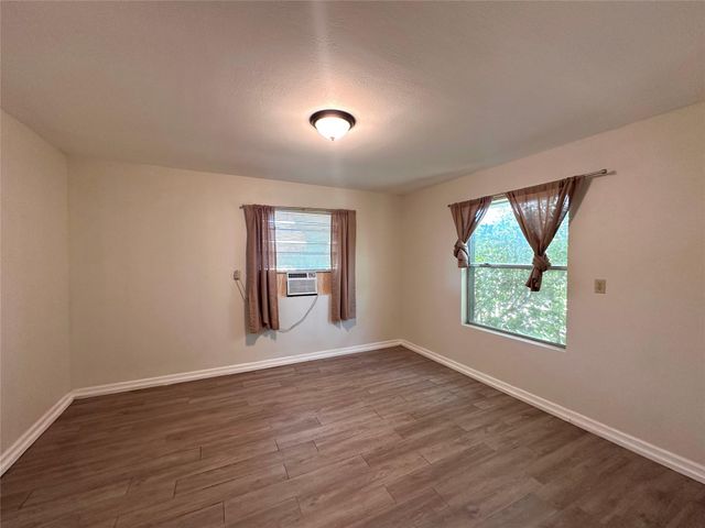400 Sunbonnet DR, Buda, TX 78610