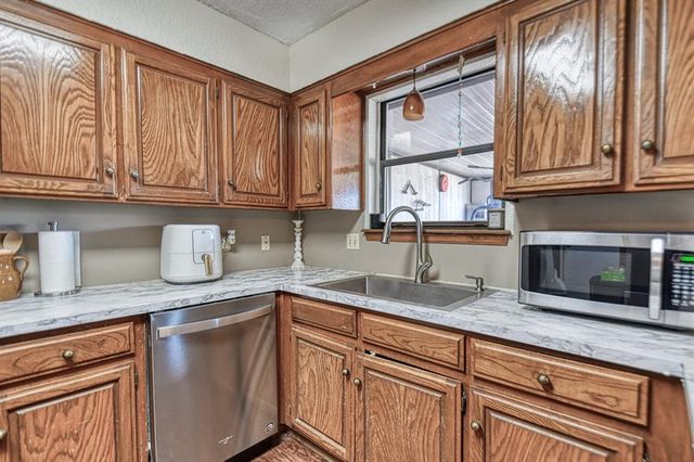 1805 SE 13th Street, Moore, OK 73160