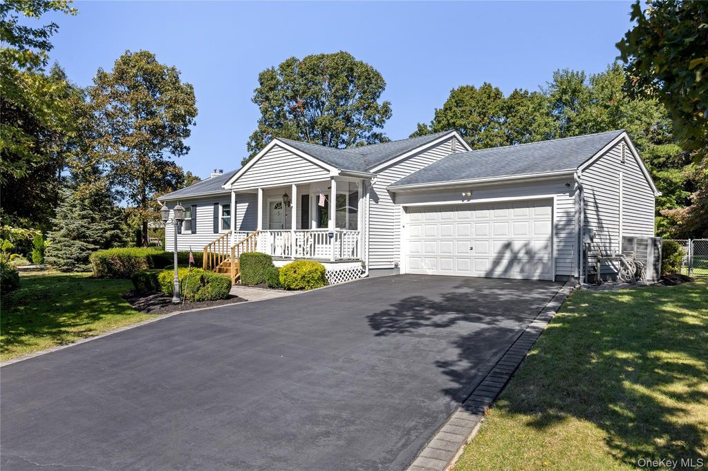 5 Heather Court, Middle Island, NY 11953 — exterior