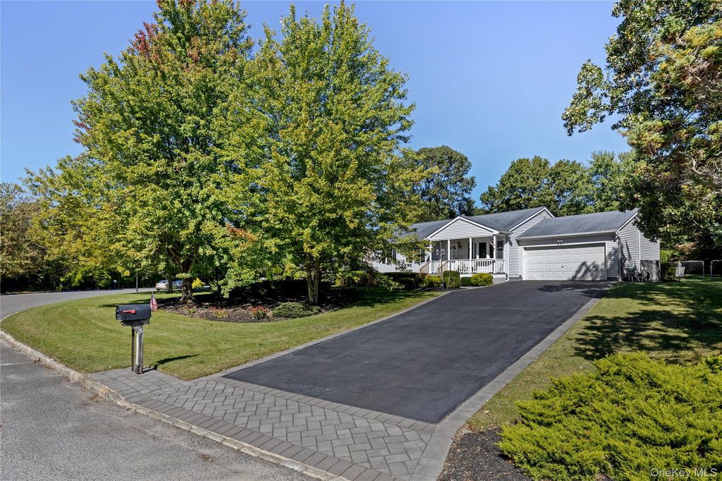 5 Heather Court, Middle Island, NY 11953 — photo 2