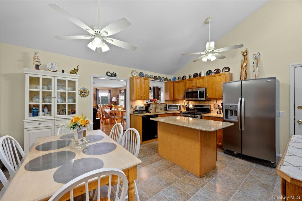 5 Heather Court, Middle Island, NY 11953 — photo 4