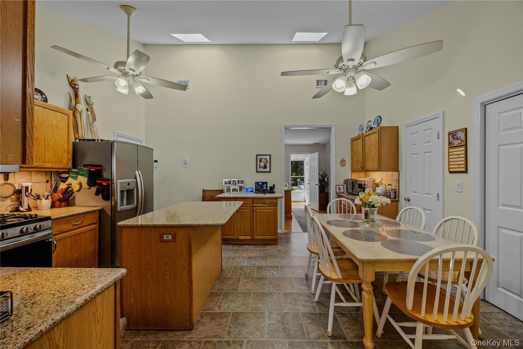 5 Heather Court, Middle Island, NY 11953 — photo 5