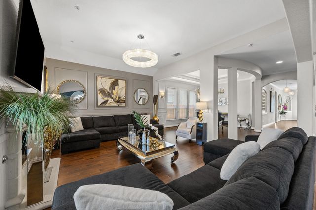 381 Betony LOOP, Buda, TX 78610